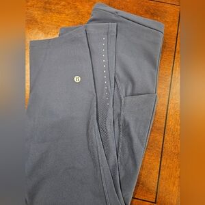 Lululemon Swift Speed HR Crop 21" in Navy